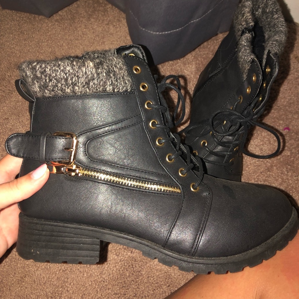 Combat boots never worn size 7